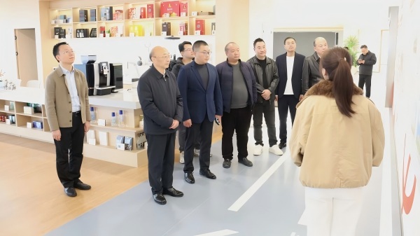1765504537513335 2025年第41期“巴商茶间荟” 在幸福中心进行